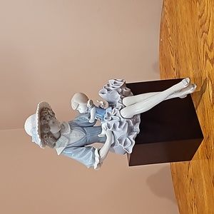 Lladro women hold child